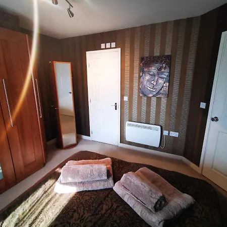Luxury Two Bedroom In Apartment