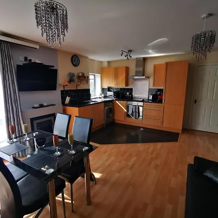 Luxury Two Bedroom In Apartment